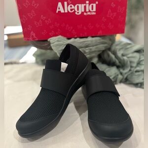Alegria Dasher Slip-On Sneakers • Black Out • Size 6-6.5 (EU 36)